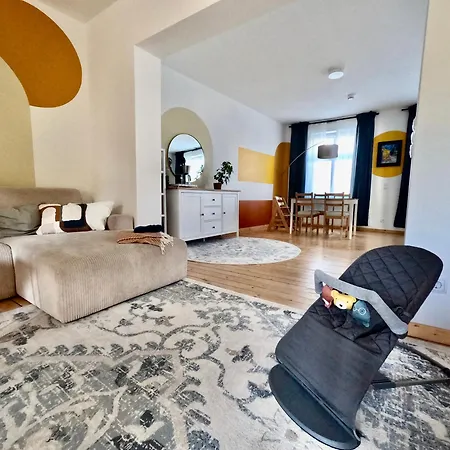 Lägenhet Rouge&friends # Zentrumsnah, Bahnhof, Krankenhaus, Sportzentrum, Familienfreundlich, Terrasse, Garten