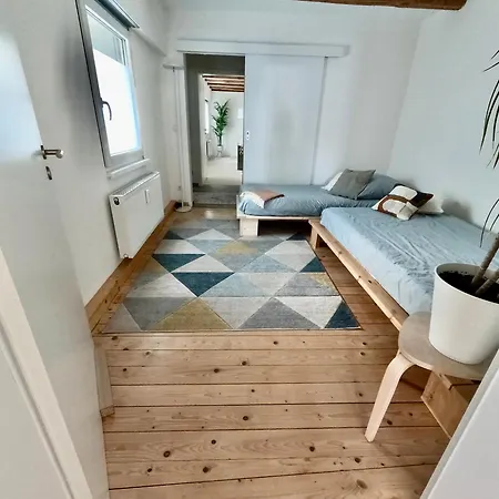 Apartment Rouge&friends # Zentrumsnah, Bahnhof, Krankenhaus, Sportzentrum, Familienfreundlich, Terrasse, Garten *