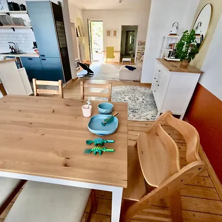 Rouge&friends # Zentrumsnah, Bahnhof, Krankenhaus, Sportzentrum, Familienfreundlich, Terrasse, Garten Lägenhet