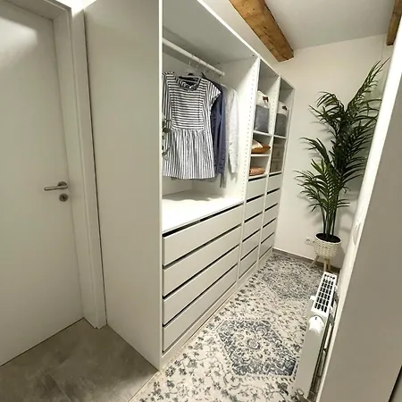 Rouge&friends # Zentrumsnah, Bahnhof, Krankenhaus, Sportzentrum, Familienfreundlich, Terrasse, Garten Lägenhet