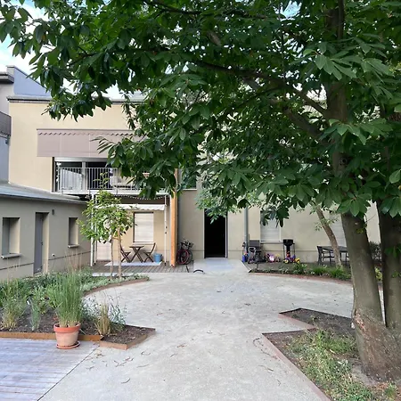 Rouge&friends # Zentrumsnah, Bahnhof, Krankenhaus, Sportzentrum, Familienfreundlich, Terrasse, Garten Apartment *