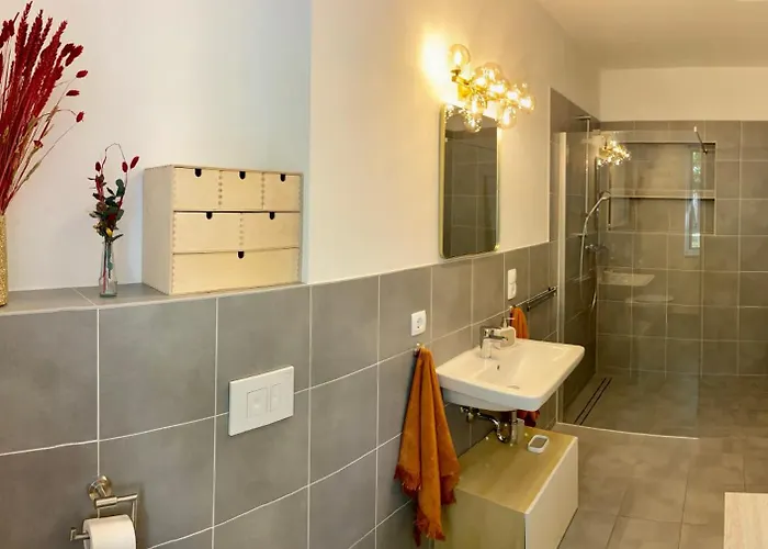 Rouge&friends # Zentrumsnah, Bahnhof, Krankenhaus, Sportzentrum, Familienfreundlich, Terrasse, Garten شقة